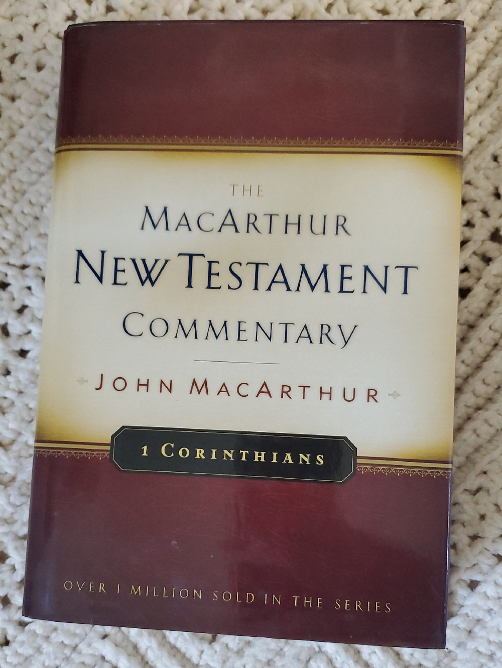 The MacArthur New Testament Commentary - 1 Corinthians (Burgundy/Cream)